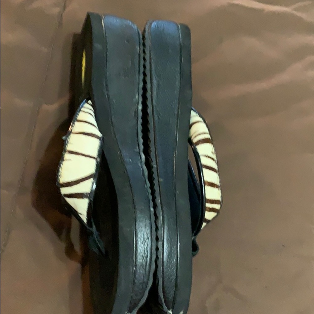 COPY - Volatile Flip Flops . - Picture 3 of 4